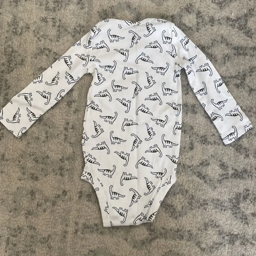 Carter’s Dinosaur 🦕 One Piece Longsleeve 24 Month White